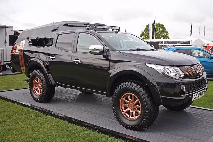 Với ý tưởng tạo ra một chiếc Mitsubishi L200 eSports Concept (tên gọi của bán tải Mitsubishi Triton tại thị trường Anh) dành riêng cho game thủ và những vận động viên thể thao điện tử, một mẫu xe ý tưởng để tham gia vào cuộc thi Truck King Battle do chính Mitsubishi Anh Quốc tổ chức đã được cho ra đời.