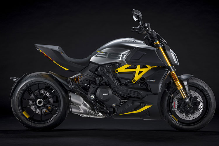 Ở phiên bản Ducati Diavel 1260 S đặc biệt mới này, mẫu Power Cruiser này sẽ được khoác lên mình một bộ cánh với vẻ đẹp hết sức lạ lùng khi sở hữu bộ khung sườn mắt cáo được sơn màu vàng nổi bật.