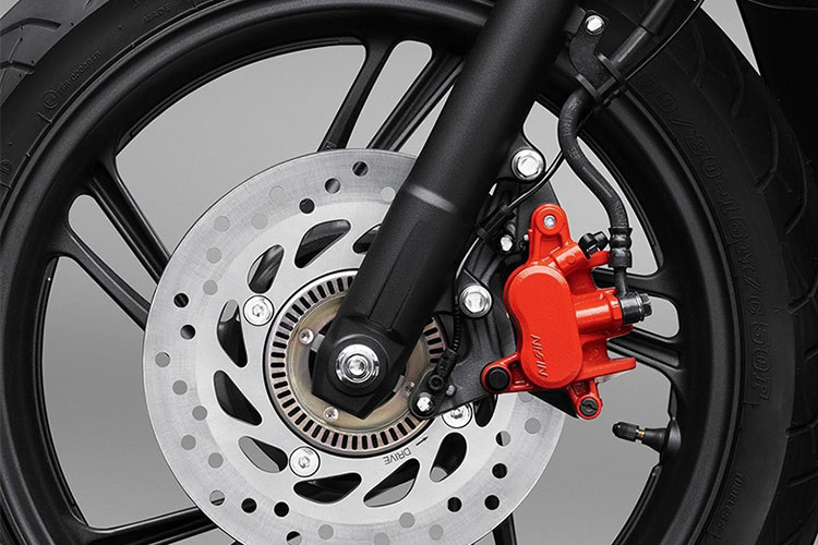 Honda NWX125 tại Trung Quốc không sử dụng loại vành 14-inch mà dùng loại 12-inch ở phía trước và vành bánh sau tương đối nhỏ chỉ 10-inch. Do đó, nhìn từ phía bên thì NWX125 không phải là mẫu xe nhấn mạnh vào sự cân đối như Honda Vario.