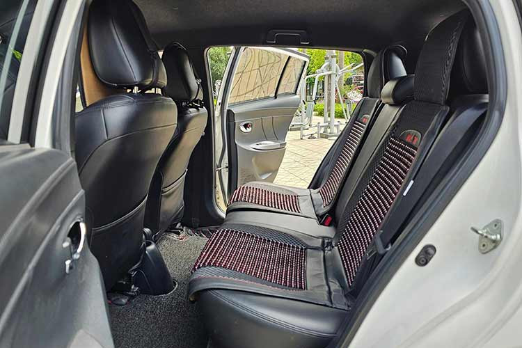 Cái "mác" xe nhập khẩu đã giúp Toyota Yaris trở nên hấp dẫn hơn bởi nhiều người cho rằng xe cũ nhập khẩu chất lượng tốt hơn xe lắp ráp trong nước. Tại Việt Nam, Yaris được nhập khẩu từ nhiều thị trường lớn như Mỹ, Thái Lan, Trung Đông và Nhật Bản.