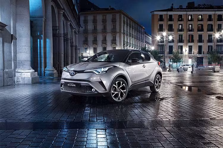 Trước khi nhận đơn đặt hàng tại Malaysia và Thái Lan, Toyota C-HR đã “làm mưa làm gió” tại thị trường quê nhà với hơn 80.000 xe được chuyển đến tay người tiêu dùng chỉ trong vòng 6 tháng kể từ khi vừa chính thức được bán ra vào đầu năm 2017.