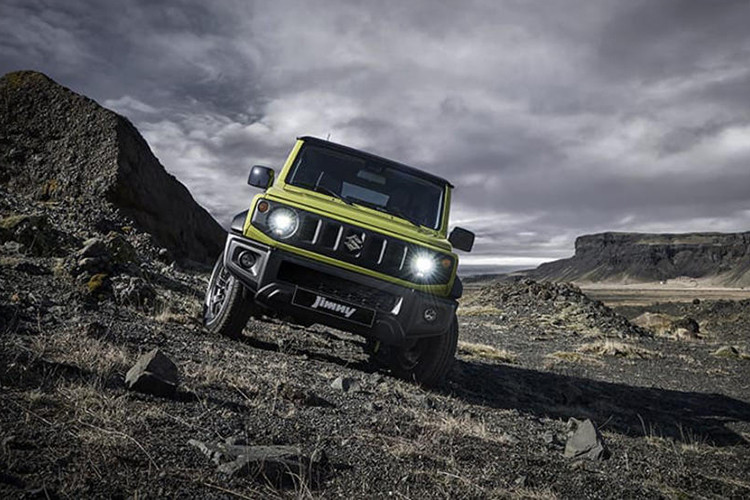 Được biết, nhu cầu mua xe Suzuki Jimny 2019 của khách hàng Anh quốc hiện đã vượt quá cung. Theo tạp chí chuyên ngành Autocar cho hay, một số đại lý Suzuki tại Anh hiện chỉ ghi nhận những khách hàng có hứng thú mua Jimny 2019 thay vì nhận đặt cọc.