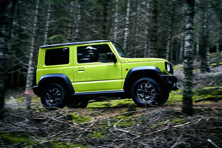 Tại thị trường Anh, nhu cầu của khách hàng đặt mua Suzuki Jimny 2019 còn lớn đến mức thời gian chờ để nhận xe tại thị trường Anh kéo dài đến cả năm. Dù Suzuki Anh đã phân phối được khoảng 1.200 chiếc Jimny 2019 cho khách hàng tại xứ sở sương mù nhưng một số đại lý hiện phải ngừng nhận đặt cọc.