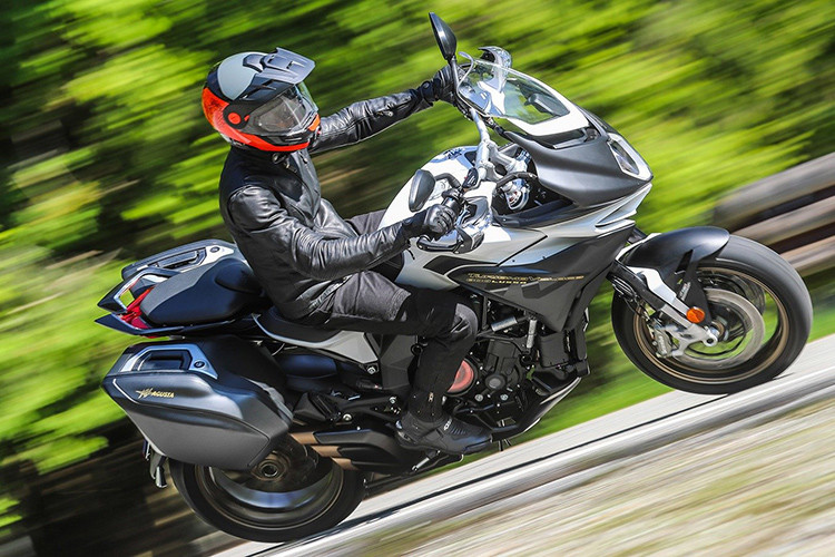 Chiếc xe được dự đoán sẽ sớm ra mắt trong tháng 5 tới đây tại thị trường Ấn Độ. Theo hãng xe máy MV Agusta, mẫu Turismo Veloce 2019 sẽ là đối thủ trực tiếp với người đồng hương Ducati Multistrada 905 và Triumph Tiger 800 tới từ Anh quốc đang khá hot trên thị trường.