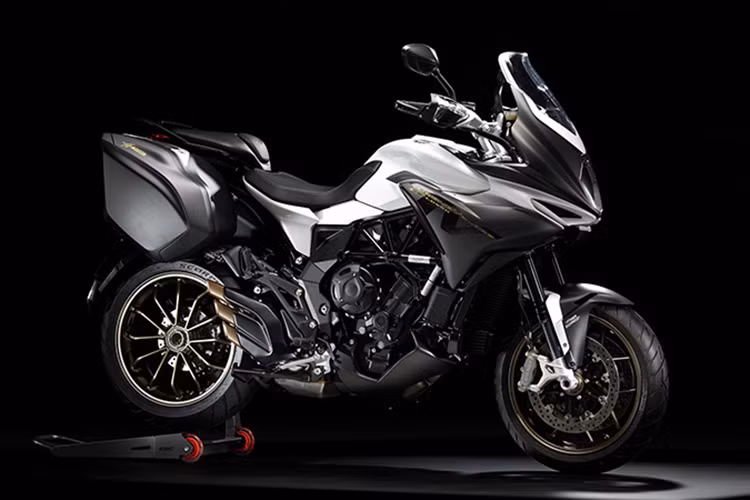 Mới đây, thông tin về mẫu xe Tourer tầm trung đình đám của MV Agusta sẽ chính thức được ra mắt tại Ấn Độ vào cuối tháng này. Mức giá xe MV Agusta Turismo Veloce 800 2019 khá khủng, tới 672 triệu đồng với 4 phiên bản khác nhau.