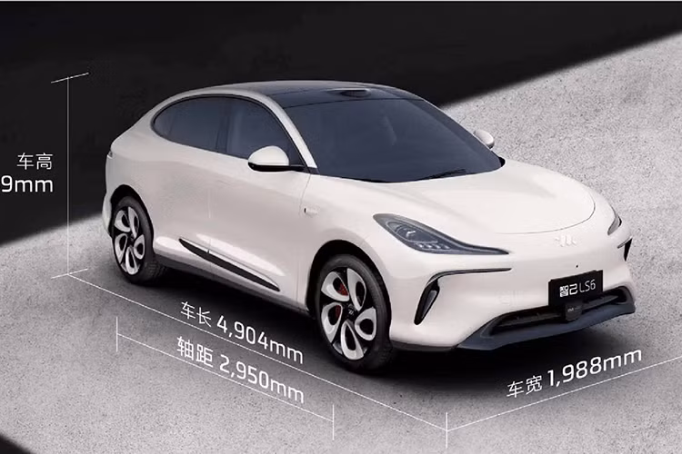 IM (Innovation in Motion) được thành lập vào năm 2020 là một liên doanh mới giữa SAIC, Alibaba và Zhangjiang Hi-Tech. Mục tiêu của nó là cạnh tranh với Tesla tại Trung Quốc. Hãng chỉ bán dòng xe BEV và có ba loại xe trên thị trường gồm SUV điện IM LS6 và LS7 và L7 sedan. 