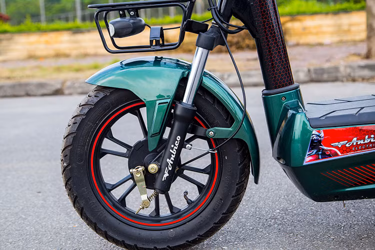 Thừa kế những đặc tính vận hành của các mẫu xe khá của Anbico, AP1509 vẫn thể hiện sự chắc chắn, đơn giản cho người sử dụng. Hệ thống giảm xóc hoạt động khá tốt trên địa hình gồ ghề hay qua gờ giảm tốc. Vị trí ngồi khá thoải mái cho người lái, thiết kế ghi đông dạng “bọ ngựa” khá thú vị.