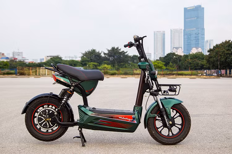 Năm 2017 đánh dấu sự bùng nổ của thị trường xe điện nói chung và của Anbico nói riêng. Hãng đã liên tục đổi mới, cập nhật, sáng tạo và cho ra thị trường nhiều mẫu xe mới với kiểu dáng thiết kế hiện đại, chất lượng tốt hơn, khoảng thời gian bảo dưỡng kéo dài cũng như nâng cao độ bền của ắc-quy. Xe điện Anbico AP 1509 hay có tên gọi khác là 133S là một mẫu xe như thế. Trong những bài chạy thử đánh giá xe, chúng tôi vẫn thường gọi vui chiếc xe này như một “chú bọ ngựa” cá tính. Vì sao?