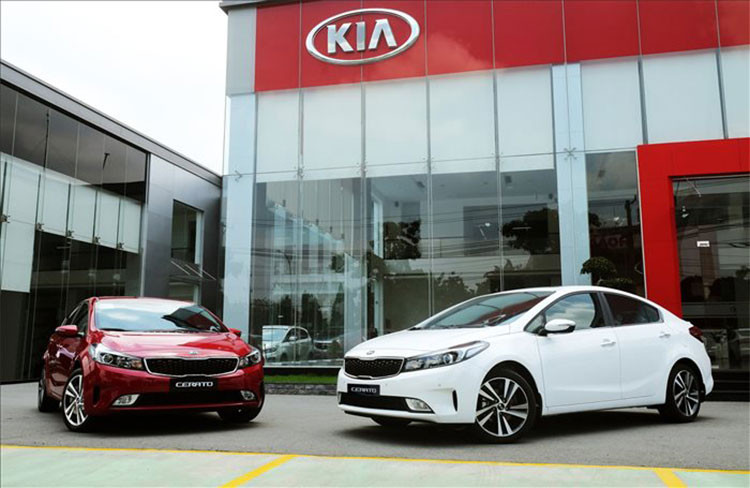 Ở phiên bản này xe được trang bị an toàn với hỗ trợ phanh ABS, EBD và 2 túi khí. Động cơ xe tương tự phiên bản 1.6 MT, vẫn sử dụng động cơ 4 xy-lanh thẳng hàng (I4) hút khí tự nhiên dung tích 1.6L (1.591cc) cho công suất tối đa 128 mã lực và mô-men xoắn cực đại 157 Nm, sức mạnh được truyền xuống cầu trước (FWD) thông qua hộp số sàn 6 cấp (6 MT).