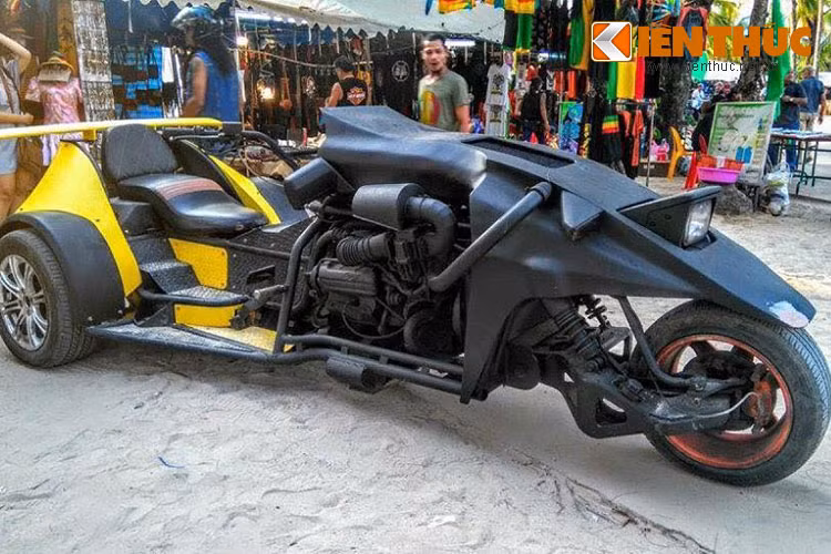 Nhưng trên hết, hoạt động tiêu biểu hàng đầu mà hầu hết những tín đồ đam mê xe gắn máy mong chờ nhất tại đây chính là triển lãm xe gắn máy. Tại đây, hàng trăm - thậm chí hàng nghìn người chơi xe sẽ có dịp chiêm ngưỡng những tác phẩm môtô vô cùng độc đáo.