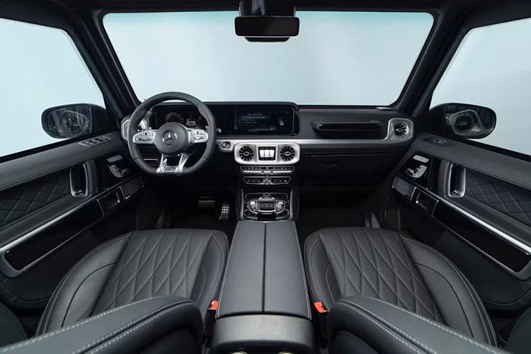Mặc dù được bọc thép tăng độ an toàn nhưng diện mạo của Mercedes-AMG G63 2019 không có gì thay đổi so với chiếc xe nguyên bản. Điều này giúp xe sẽ không bị nổi bật và thu hút sự chú ý khi di chuyển trên đường công cộng như các mẫu xe bọc thép truyền thống.