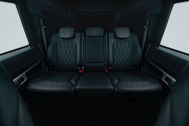 Sức mạnh của G63 bọc thép vẫn là khối động cơ V8 4.0L, sản sinh công suất 577 mã lực và mômen xoắn 849 Nm, đi kèm là hộp số tự động 9 cấp và hệ truyền động 4 bánh toàn thời gian 4Matic+ AWD.