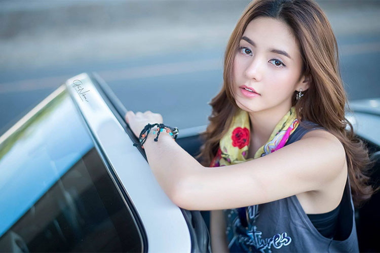 Thân xe làm bằng thép, mui làm từ nhôm trọng lượng rất nhẹ. Kích thước tổng thể dài, rộng và cao là 3.970 x 1.675 x 1.235mm, trọng lượng 980kg. Trong khoảng thời gian 1989 – 1997, hãng xe ôtô Mazda đã bán được hơn 400.000 chiếc ra thị trường. 