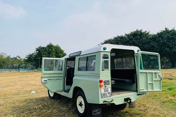 Tuy nhiên, những ai đam mê xe cổ và tìm kiếm một sản phẩm độc đáo, chiếc Land Rover này vẫn là một món hàng hấp dẫn. Đây không chỉ là một phương tiện di chuyển mà còn là một tác phẩm nghệ thuật, đại diện cho một thời kỳ lịch sử và kỹ thuật của ngành công nghiệp ôtô.