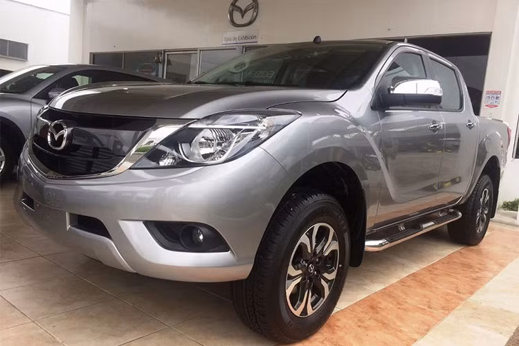 Tại thị trường Việt Nam, mẫu bán tải Mazda BT-50 mới được Thaco phân phối chính thức gồm 4 phiên bản; BT-50 2.2 MT 4×4 có giá 655 triệu đồng, BT-50 2.2 AT 4×2 giá 679 triệu đồng, BT-50 2.2 ATH 4×2 giá 729 triệu đồng và BT-50 3.2 ATH 4×4 sở hữu mức giá 829 triệu đồng.