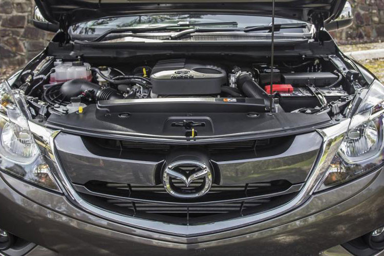 Thế hệ động cơ Mazda BT-50 2018 tại Việt Nam sẽ có hai trang bị động cơ là phiên bản máy dầu 2.2 lít cho công suất 150 mã lực, mô-men xoắn 375 Nm và động cơ dầu 3,2 lít công suất 200 mã lực, mô-men xoắn 470 Nm, tự động AT sử dụng hộp số tự động 6 cấp. 