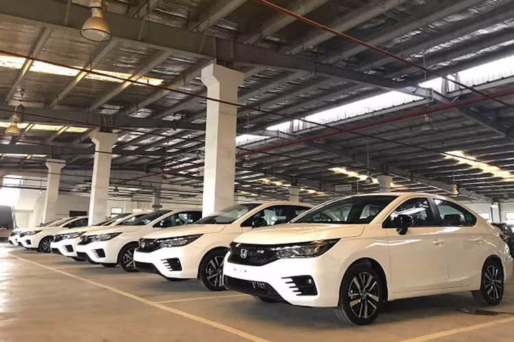 Dua doanh so, xe oto Honda Viet Nam giam kich san toi 100 trieu-Hinh-2