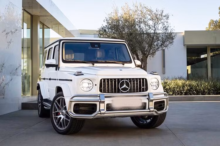 Chưa rõ mức giá bán Mercedes-AMG G63 Edition 1 chính hãng của Minh Nhựa, chỉ biết rằng, Mercedes-AMG G63 Edition 1 được đưa về nước theo diện nhập khẩu không chính hãng được chào bán hơn 12,1 tỷ đồng. Giá xe Mercedes-Benz chính hãng hiện nay mới chỉ công bố phiên bản Mercedes-AMG G63 tiêu chuẩn có giá khởi điểm 10,619 tỷ đồng.