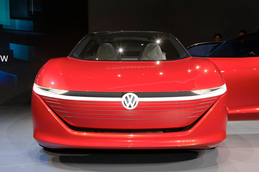 Volkswagen cho biết phạm vi hoạt động của cụm pin lắp trên sàn có thể lên tới 665 km, khi hệ thống phanh tái sinh năng lượng được tích hợp. Dựa trên hệ thống quản lý thông minh, 2 động cơ điện cùng đạt được hiệu suất vận hành tối ưu và dẫn động cả 4 bánh xe.