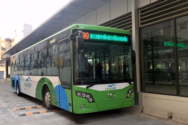 Tuyến xe buýt nhanh BRT Kim Mã - Yên Nghĩa được thành phố Hà Nội khởi công từ tháng 3/2013. Chiều dài toàn tuyến là 12,2 km, mỗi giờ vận chuyển khoảng 2.000 hành khách. Tần suất hoạt động sẽ từ 3-5 phút/chuyến, tốc độ vận hành trung bình 22-30km/giờ, thời gian chạy một lượt khoảng 45-55 phút. 