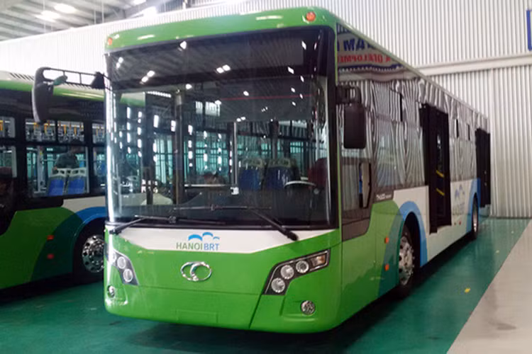Sẽ có tổng số 29 xe buýt Hà Nội BRT (đã bao gồm cả số xe dự phòng) được đưa vào vận hành thử nghiệm. Những chiếc xe buýt nhanh sẽ tập trung tại bến xe Yên Nghĩa (Hà Đông, Hà Nội), đây là điểm cuối của tuyến BRT và được xuất phát từ bến xe Kim Mã.