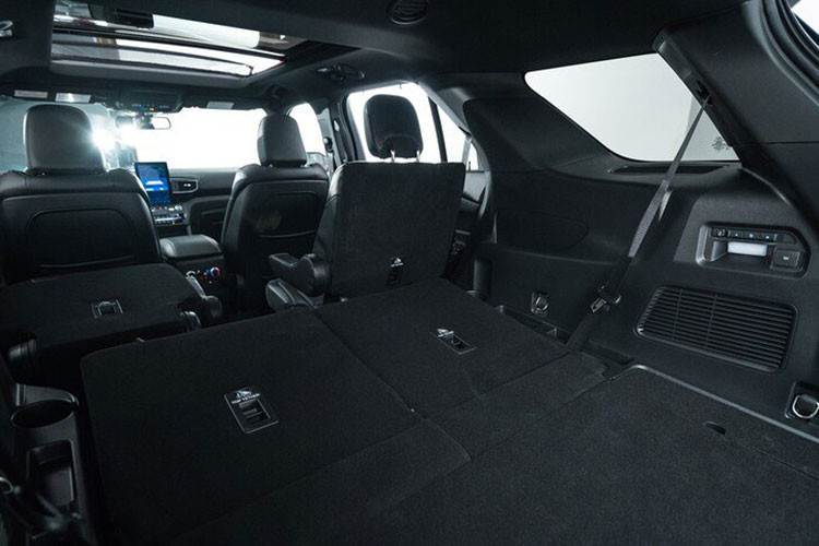 Cuối cùng nhưng không kém phần quan trọng, Ford Explorer 2021 sẽ có thêm phiên bản Platinum Hybrid với giá xe Ford Explorer mới khởi điểm từ 53.085 USD (khoảng 1,22 tỷ đồng).