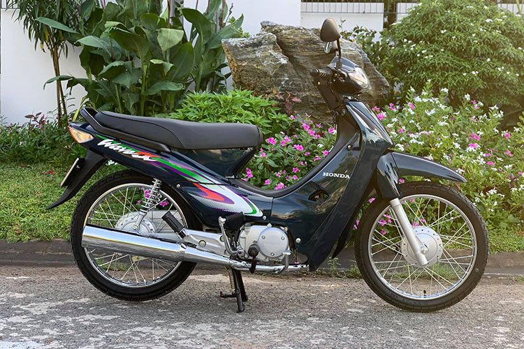 Được biết, giá xe Honda Wave Alpha 2005 biển khủng tại Bến Tre này khoảng hơn 200 triệu đồng. Chính biển số "666-66 toàn lộc" này đã nâng tầm chiếc xe Wave Alpha lên một tầm cao mới, khiến nó đắt hơn những người anh em cùng đời cả trăm triệu đồng.