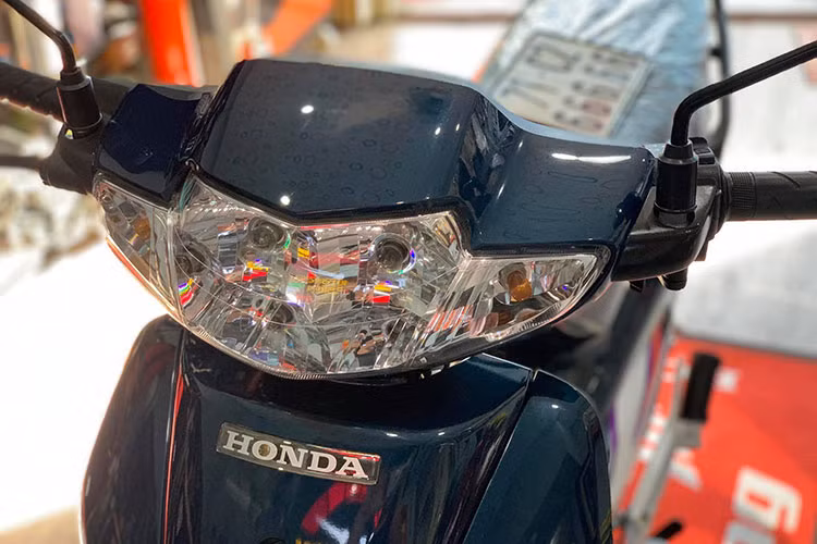 Với Honda Wave Alpha lắp ráp Việt Nam và Dream Việt, hai mẫu xe này đã chính thức đá văng những chiếc xe máy Trung Quốc "hàng nhái" ra khỏi thị trường thời điểm đó. Đáng chú ý, chỉ một tháng sau ngày ra mắt Wave Alpha làm mưa làm gió với doanh số 15.200 chiếc, mở đầu cho thời kỳ xe máy Honda Việt Nam. 