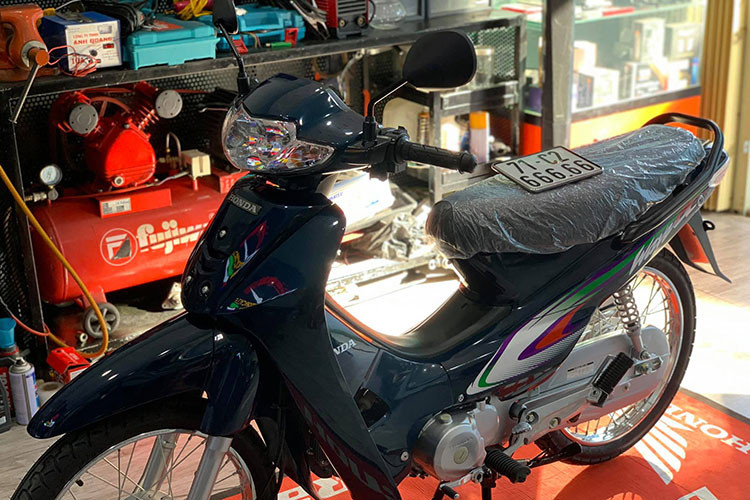 Với sự phổ thông của mình, Honda Wave Alpha lắp ráp CKD được khá nhiều dân chơi tại Việt Nam ưa chuộng sau một thời gian dài Wave nhập khẩu Thái Lan "hoành hành". Cùng Dream Việt, Wave Alpha hay "Wave @" là 2 mẫu xe bán chạy nhất thời điểm mới lắp ráp tại Việt Nam.