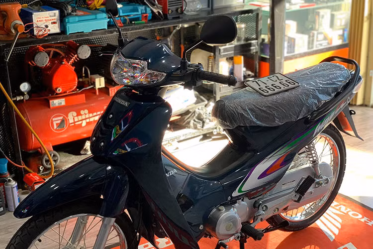 Với sự phổ thông của mình, Honda Wave Alpha lắp ráp CKD được khá nhiều dân chơi tại Việt Nam ưa chuộng sau một thời gian dài Wave nhập khẩu Thái Lan "hoành hành". Cùng Dream Việt, Wave Alpha hay "Wave @" là 2 mẫu xe bán chạy nhất thời điểm mới lắp ráp tại Việt Nam.