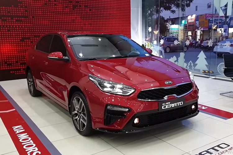Thêm bộ đôi của nhà phân phối Thaco là Kia Morning và Kia Cerato lại rủ nhau lọt top. Với doanh số 781 xe, Kia Cerato đã nhanh chóng trở lại vị trí số 7 trong top 10 xe bán chạy nhất tháng vừa qua.