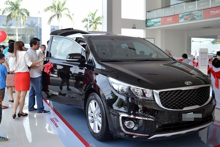 Trong top 10 mẫu xe ôtô bán chạy nhất Việt Nam tháng 8/2019, Toyota Fortuner "bay" khỏi danh sách này, trong khi đây là mẫu xe luôn đứng trong top 3 của năm. Thậm chí, mẫu Toyota Innova vốn được các hãng vận tải lựa chọn, còn rơi xuống tận vị trí thứ 9, với 681 xe xe bán ra (trong tháng 7, mẫu SUV này đứng vị trí thứ 6, với 1.043 xe bán ra).