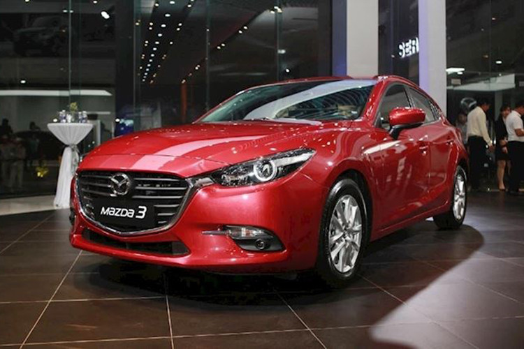 Doanh số xe Mazda3 trong tháng 8 đã giảm nhẹ so với tháng trước đạt 903 chiếc tới tay người dùng và đây vẫn là mẫu xe hạng C bán chạy nhất Việt Nam. Cộng dồn doanh số từ đầu năm 2019, Mazda 3 bán được đạt 8.953 chiếc. Hiện tại, Thaco vẫn đang dành ưu đãi 20 triệu đồng tiền mặt và quà tặng phụ kiện khi mua Mazda3.
