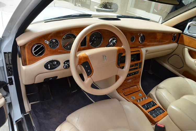 Rolls-Royce Seraph đời 1999 là một mẫu xe hàng hiếm rất đáng để sưu tầm, khi chỉ có khoảng 1.570 chiếc Seraph được sản xuất trong giai đoạn từ năm 1998 đến năm 2002.