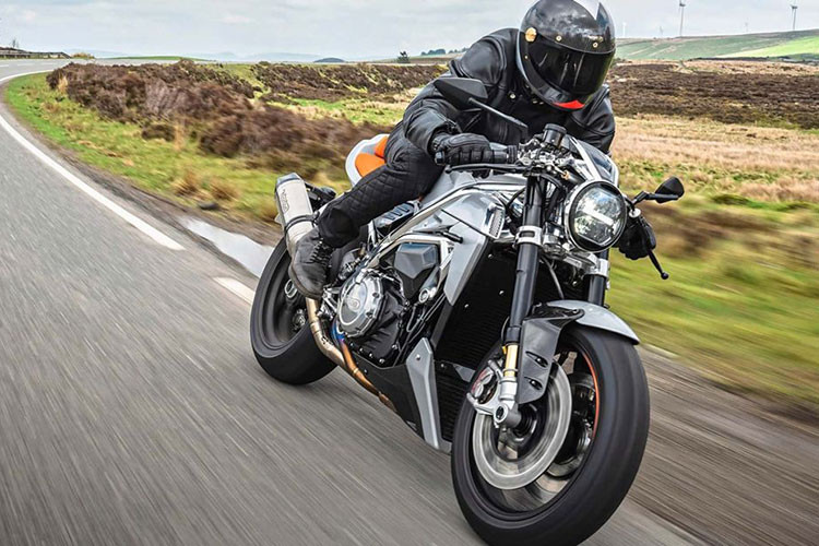 Mức giá xe Norton V4CR Cafe Racer 2023 khởi điểm tại thị trường châu Âu là 41.999 bảng Anh (tương đương khoảng 1,2 tỷ đồng). Đây hứa hẹn sẽ là một trong những mẫu xe moto đáng mong chờ trong năm 2023 này.