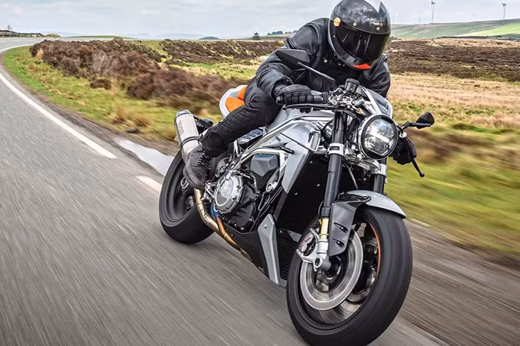 Mức giá xe Norton V4CR Cafe Racer 2023 khởi điểm tại thị trường châu Âu là 41.999 bảng Anh (tương đương khoảng 1,2 tỷ đồng). Đây hứa hẹn sẽ là một trong những mẫu xe moto đáng mong chờ trong năm 2023 này.