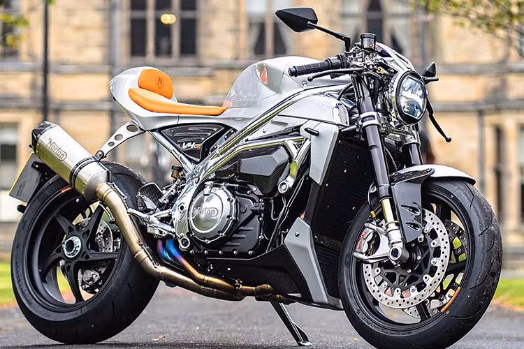 Xe sẽ có 3 chế độ lái là Wet, Road và Sport, trang bị Quick Shift giúp chuyển số lên xuống nhanh chóng, traction control, Cornering ABS, Wheelie control hoạt động với cảm biến đo lường IMU 6 trục, hoàn chỉnh với hệ thống khởi động động cơ không cần chìa khoá.