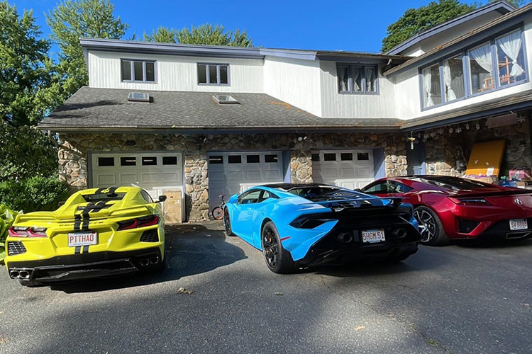 Như vậy, mức giá xe Lamborghini Huracan Tecnica tại Mỹ chỉ bằng hoặc thậm chí thấp hơn 3 mẫu sedan hạng sang ở Việt Nam là BMW 7-Series, Mercedes-Benz S450 hay Audi A8L 2023.