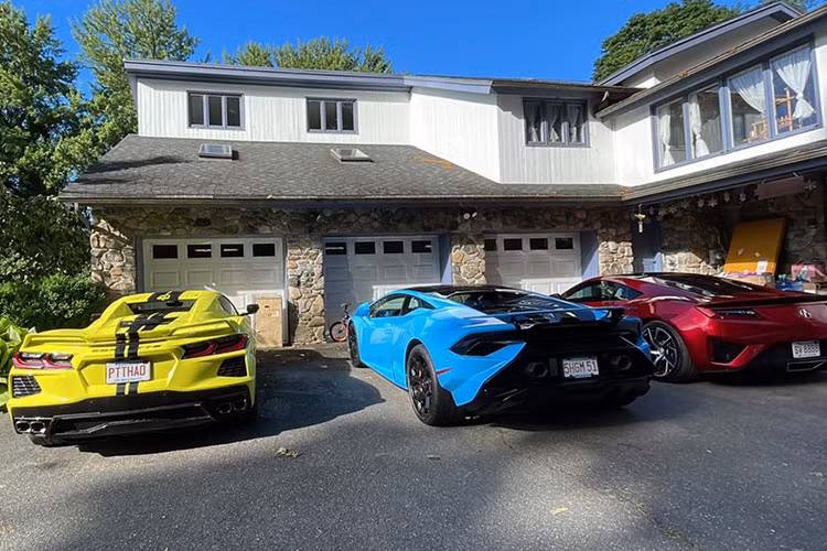 Như vậy, mức giá xe Lamborghini Huracan Tecnica tại Mỹ chỉ bằng hoặc thậm chí thấp hơn 3 mẫu sedan hạng sang ở Việt Nam là BMW 7-Series, Mercedes-Benz S450 hay Audi A8L 2023.