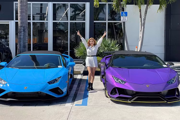 Lamborghini Huracan Tecnica có thời gian tăng tốc từ vị trí xuất phát lên 100 km/h trong thời gian 3,2 giây trước khi đạt tốc độ tối đa 325 km/h. Xe có trang bị hệ thống đánh lái cầu sau, hệ thống điều hướng mô-men xoắn, hệ thống kiểm soát tích hợp Lamborghini Dinamica Veicolo Integrata. 