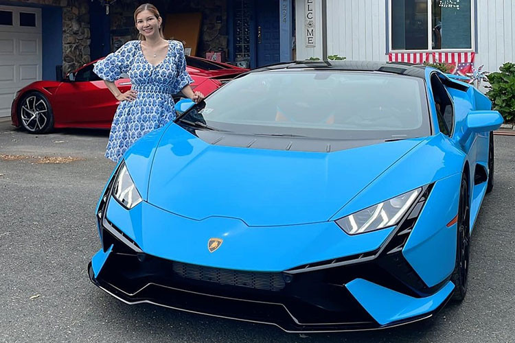 Lamborghini Huracan Tecnica được sinh ra nằm ở giữa phân khúc của Huracan EVO và Huracan STO đều đã có ít nhất 1 chiếc xuất hiện tại Việt Nam qua diện phân phối không chính hãng. Siêu bò này mượn khối động cơ xăng V10, dung tích 5.2 lít, hút khí tự nhiên trên Huracan STO khi sản sinh công suất tối đa 631 mã lực và mô-men xoắn cực đại 565 Nm. 