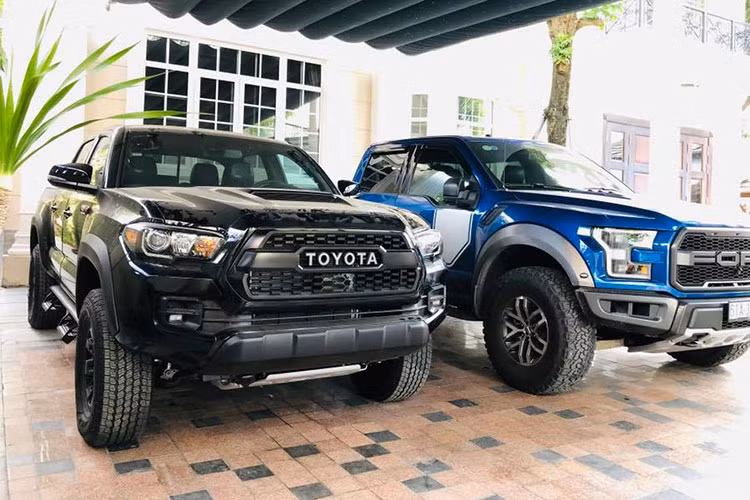 Mẫu xe bán tải Toyota Tacoma mới vừa được đưa về Việt Nam nhập khẩu trực tiếp từ Mỹ - mẫu xe thuộc phiên bản hiệu năng cao TRD PRO 4x4 2018 đậm chất Off-Road được Toyota phát triển từ phiên bản TRD Off-Road nhưng lại có hiệu năng vận hành vượt trội hơn.