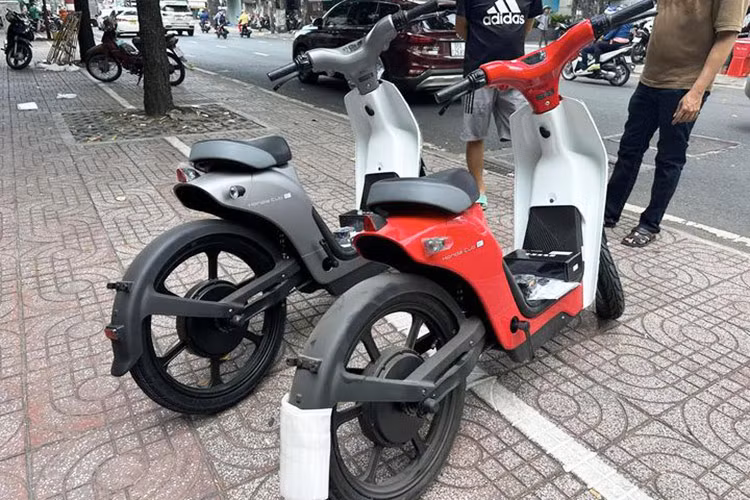 Tuy nhiên, từ đó cho đến nay, Honda Việt Nam vẫn chưa công bố thêm thông tin về mẫu xe này. Thời gian gần đây, một số đại lý xe tư nhân đã nhập khẩu xe máy điện Honda Cub E từ Trung Quốc về Việt Nam để phân phối cho các khách hàng có nhu cầu.