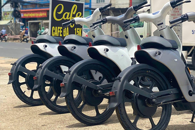 Theo tư vấn bán hàng tại một số đại lý tư nhân cho biết, mẫu xe này "cháy hàng" rất nhan, vì nhiều người Việt ưa thích kiểu dáng cổ điển của dòng Super Cub. Trong khi đó, mẫu Cub 125 đang bán chính hãng có mức giá khá cao, lên đến gần 100 triệu đồng.