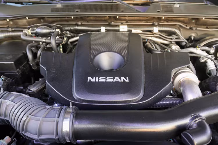 Dự kiến Nissan Terra sẽ sử dụng động cơ diesel 2.5 lít mang mã YD25, sản sinh công suất 190 mã lực tại 3.600 vòng/phút, mô men xoắn cực đại 450 Nm tại 2.000 vòng/phút. Tuỳ thuộc vào lựa chọn khách hàng trên mỗi phiên bản, động cơ này sẽ được kết hợp với hộp số tự động 7 cấp hoặc số sàn 6 cấp cùng hệ dẫn động động cầu sau (RWD) hoặc 2 cầu (4×4).