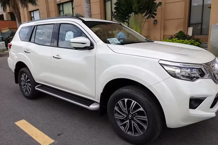 Cách đây vài ngày, hãng Nissan đã xác nhận kế hoạch giới thiệu dòng SUV 7 chỗ Terra hoàn toàn mới tại triển lãm Ô tô Việt Nam 2018 (VMS) diễn ra trong tuần sau. Trước thời điểm này, mẫu xe Nissan Terra 2019 đã được đưa về Việt Nam và xuất hiện tại khu vực TP HCM.