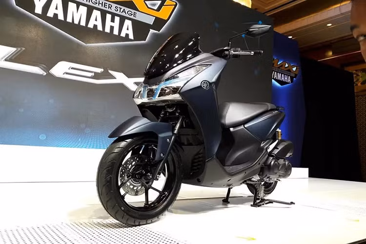 Can canh Yamaha Lexi 155 tu 39,9 trieu dong, san sang dau Honda Vario