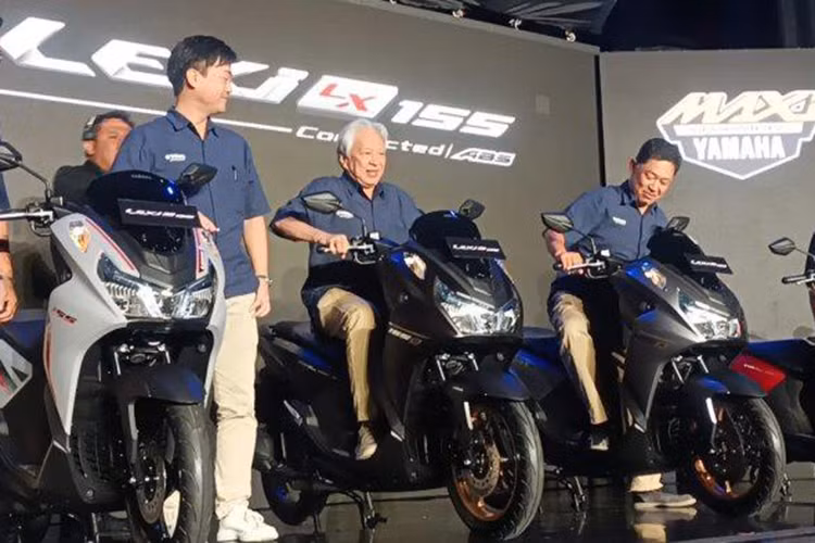 Yamaha cung cấp cho Lexi 155 ba biến thể là Connected ABS với màu đen Magma Black, trong khi Lexi 155 S Version có ba màu là đen Magma Black, bạc Elixir Dark Silver và đỏ Matte Red. Lexi 155 với màu đen ánh kim Metallic Black, Màu xám mờ và màu đỏ kim loại.