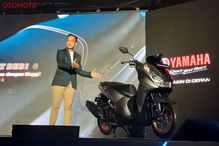 Giá của xe Yamaha Lexi 155 2024 bản Connected ABS với là 29.900.000 IDR (tương đương 47,15 triệu đồng), Lexi 155 S là 26.850.000 IDR (khoảng 42,34 triệu đồng) và Lexi 155 là 25.350.000 IDR (tương đương 40 triệu đồng). Hiện chưa rõ thông tin mẫu xe tay ga mới này có được Yamaha đưa về Việt Nam hay không.