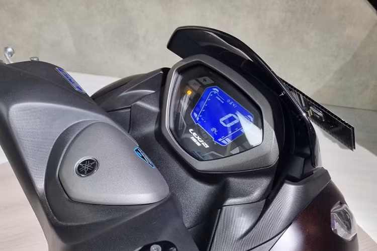 Yamaha cũng cung cấp công nghệ hiện đại trên Lexi 155, trong đó người lái có thể sử dụng Hệ thống chìa khóa thông minh, không chìa tinh vi được trang bị tính năng dò tìm xe trong bãi đỗ.